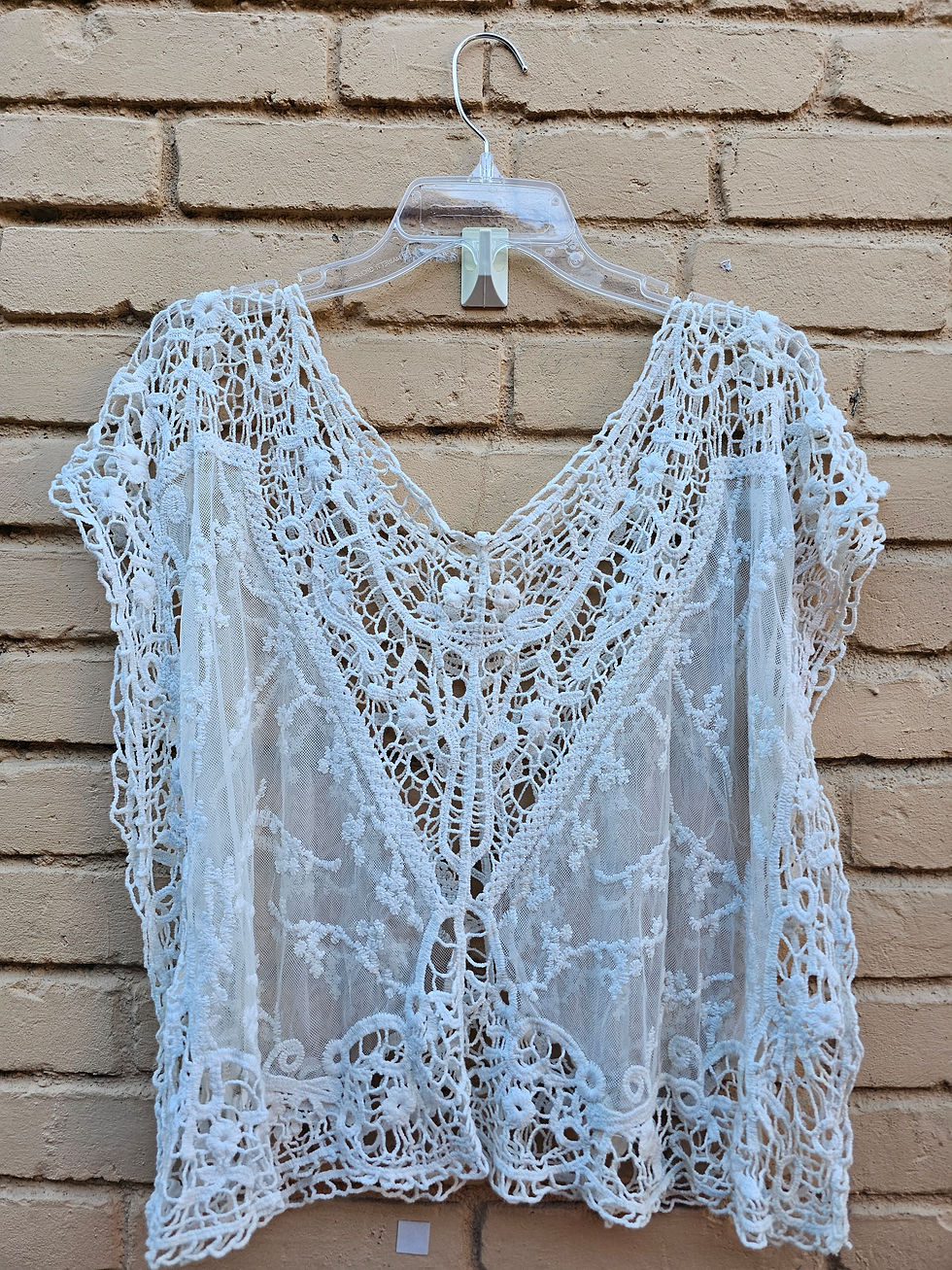 Thumbnail: Upcycled vintage tonic, top free size. Pin not included.
