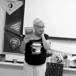 Amelinha Teles (Maria Amélia de Almeida Teles) apresenta um livro no Encontro da Rede Nacional