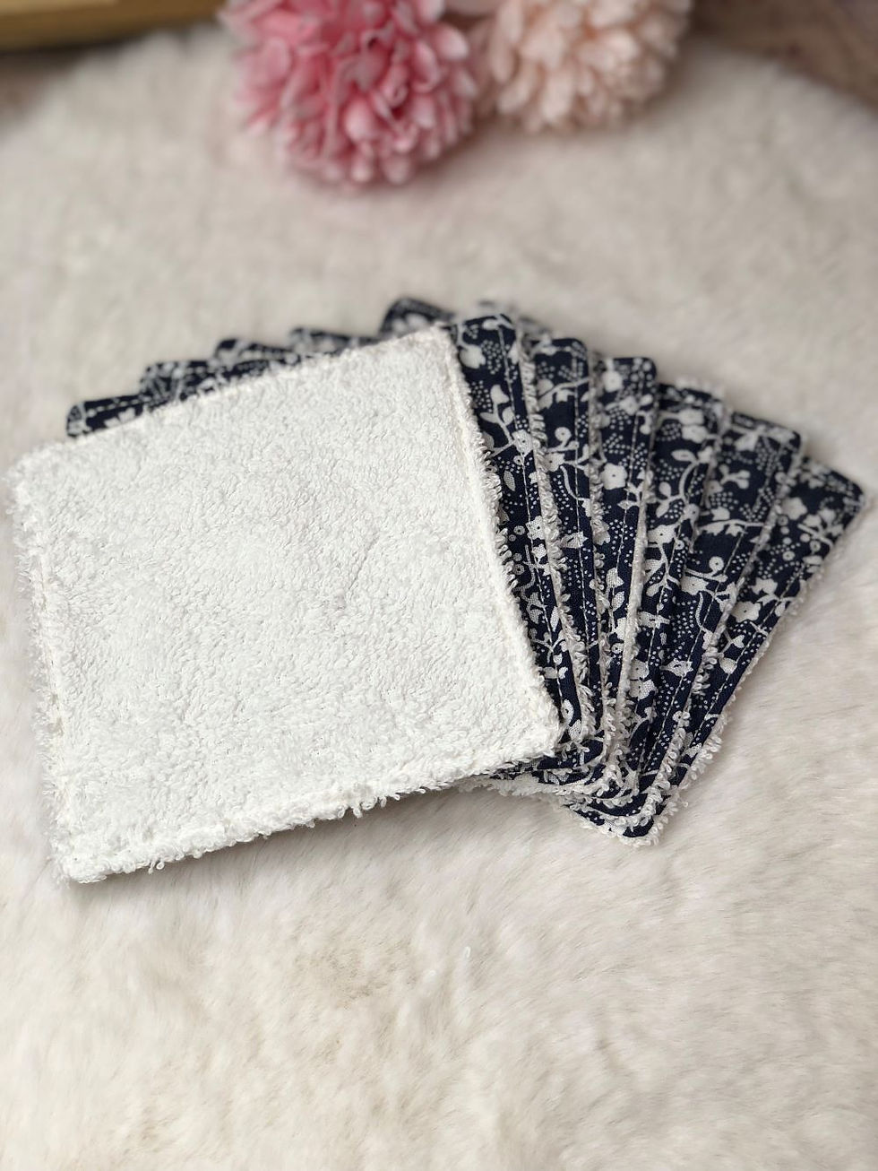 Miniature : Lingettes "bleu marine à fleurs blanches"