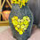 Miniature : Vase cache-bouteille"Feutrine grise et coeur boutons jaunes"