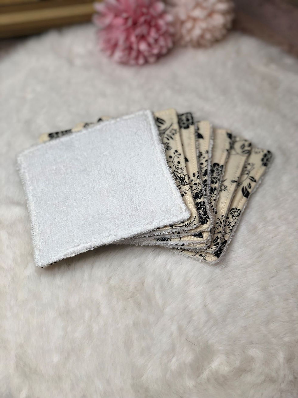 Miniature : Lingettes "beige à fleurs noires"