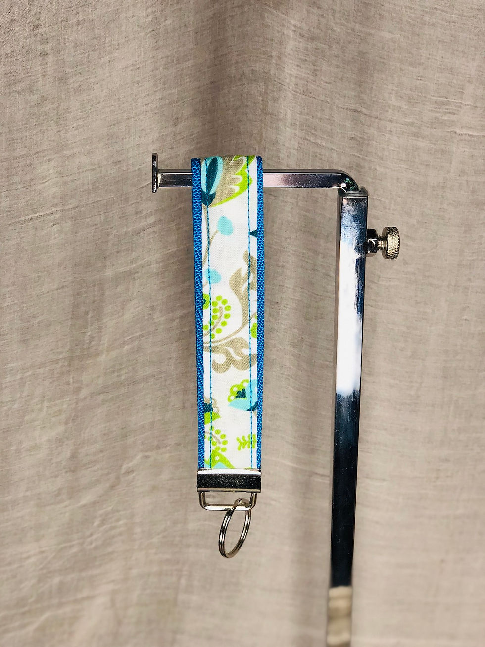 Miniature : Porte-clé Dragonne "sangle turquoise, fleurs bleues et vertes"