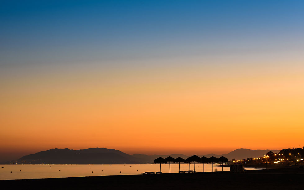 anochecer en la playa de benajarafe. velez-málaga