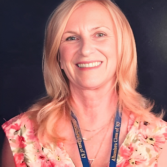 Maggie Viale headshot.png