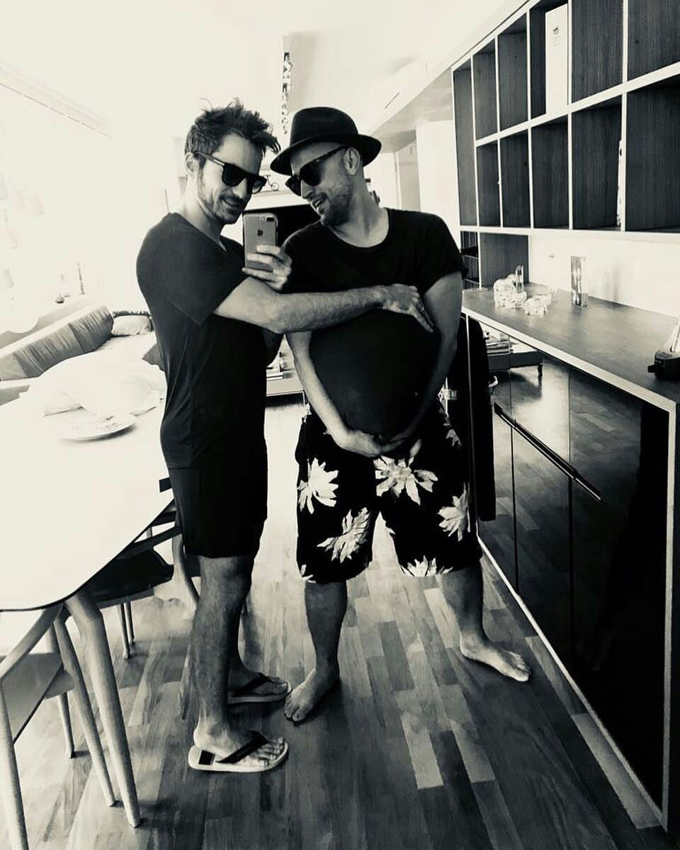 No dia em que Paulo e Thales anunciaram que estavam "gravidos". (Foto: Reprodução/Instagram)