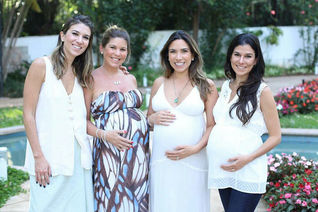 Patrícia Abravanel posta foto com irmãs grávidas e inicia a contagem regressiva