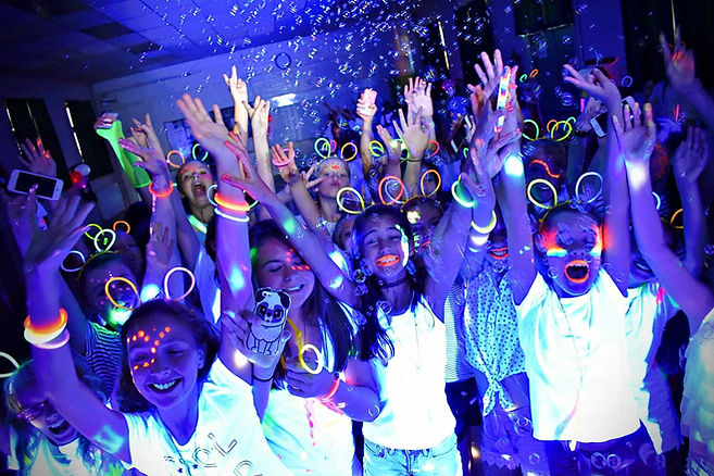School disco entertainer London - MMENT