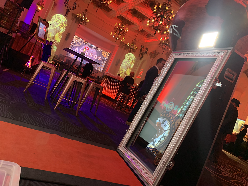 Photo booths for corporate events - MMENT