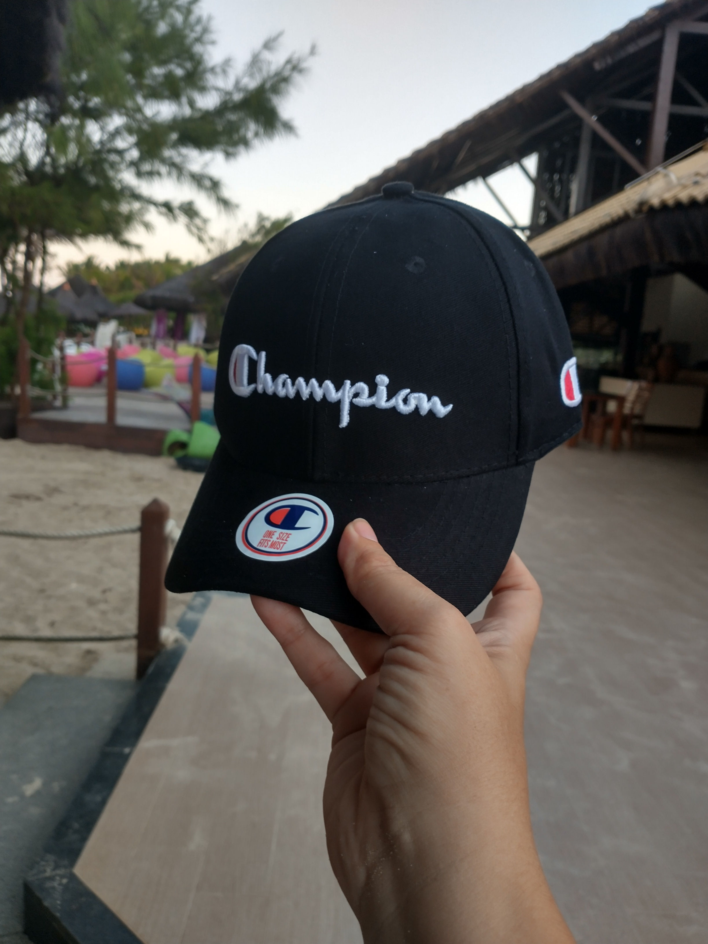 BONÉ STRAPBACK PREMIUM PRETO E BRANCO