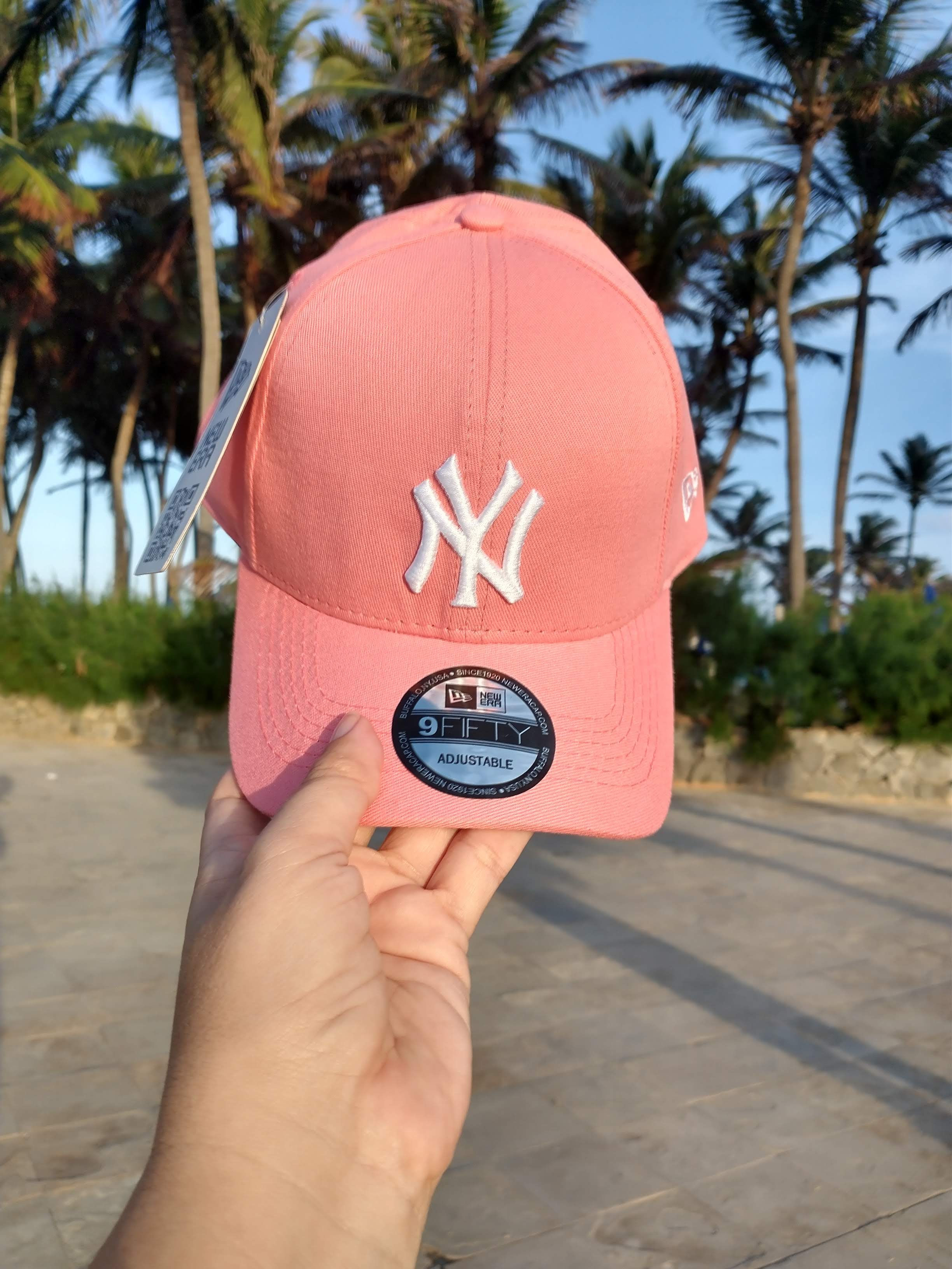 BONÉ STRAPBACK BASIC ROSA CLARO E BRANCO