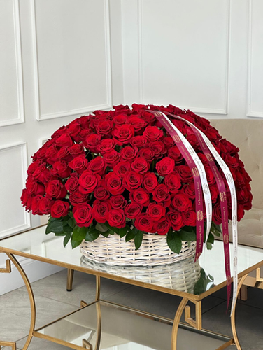 Large Basket of Red Roses | Le Boutique Royal Large Basket of Red Roses | Le Boutique Royal