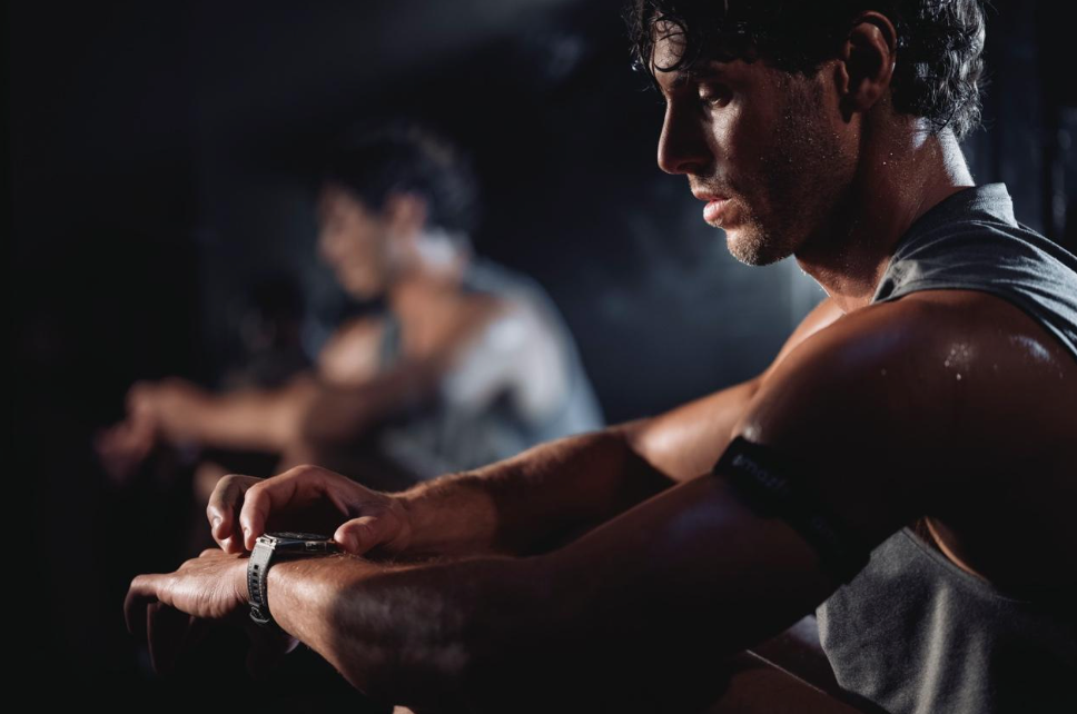 Amazfit révolutionne la préparation HYROX avec un système d'entraînement hybride inédit