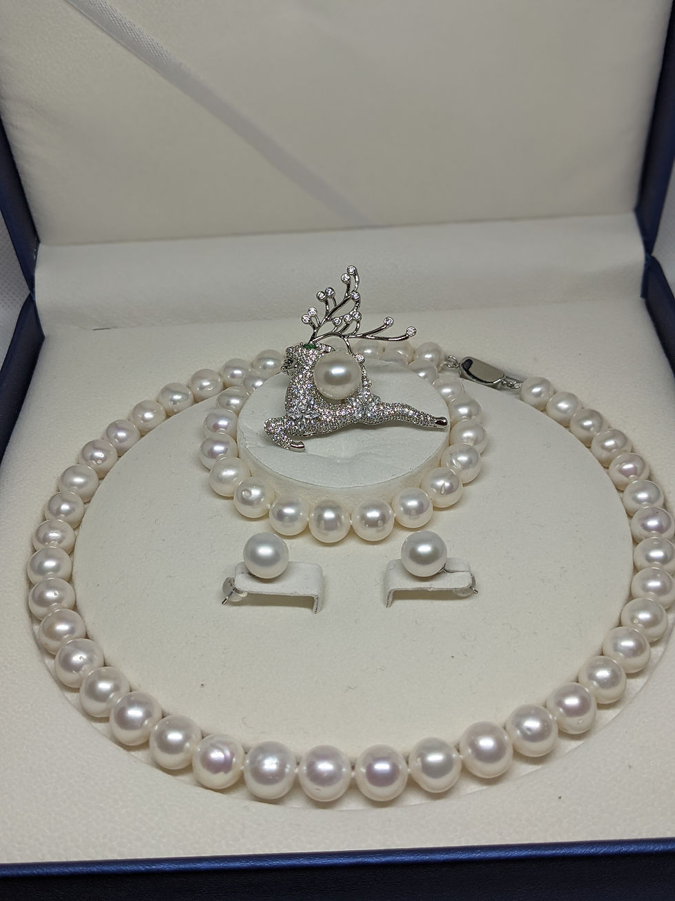 Thumbnail: Natural Fresh Water White Pearls 9-10mm Female's Jewelry Sets
