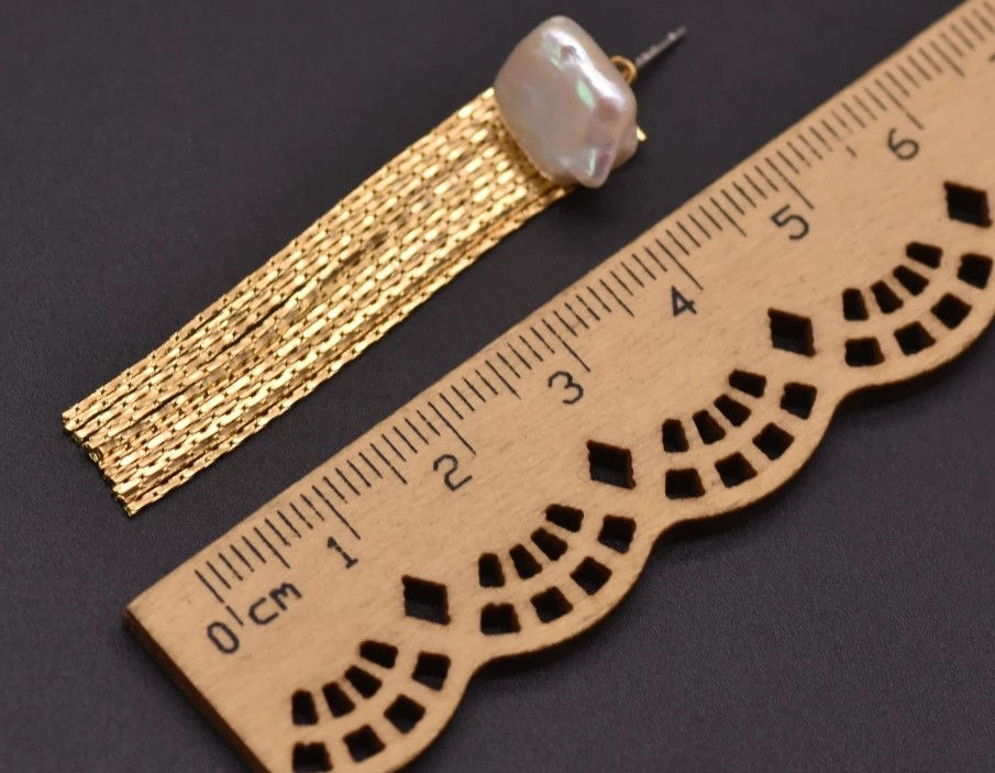 Thumbnail: Elegant Pearls Natural Baroque Pearl Drop Earrings