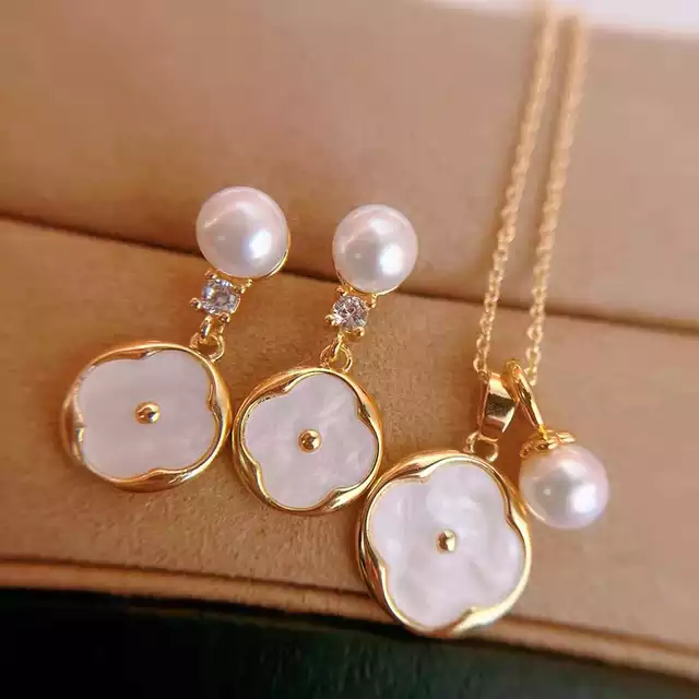 Thumbnail: Four-leaf clover inlaid shell 6mm freshwater pearl necklace earrings ring set