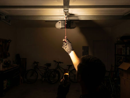 How to Open a Garage Door Without Power