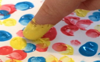 Peinture au doigt et au coton-tige