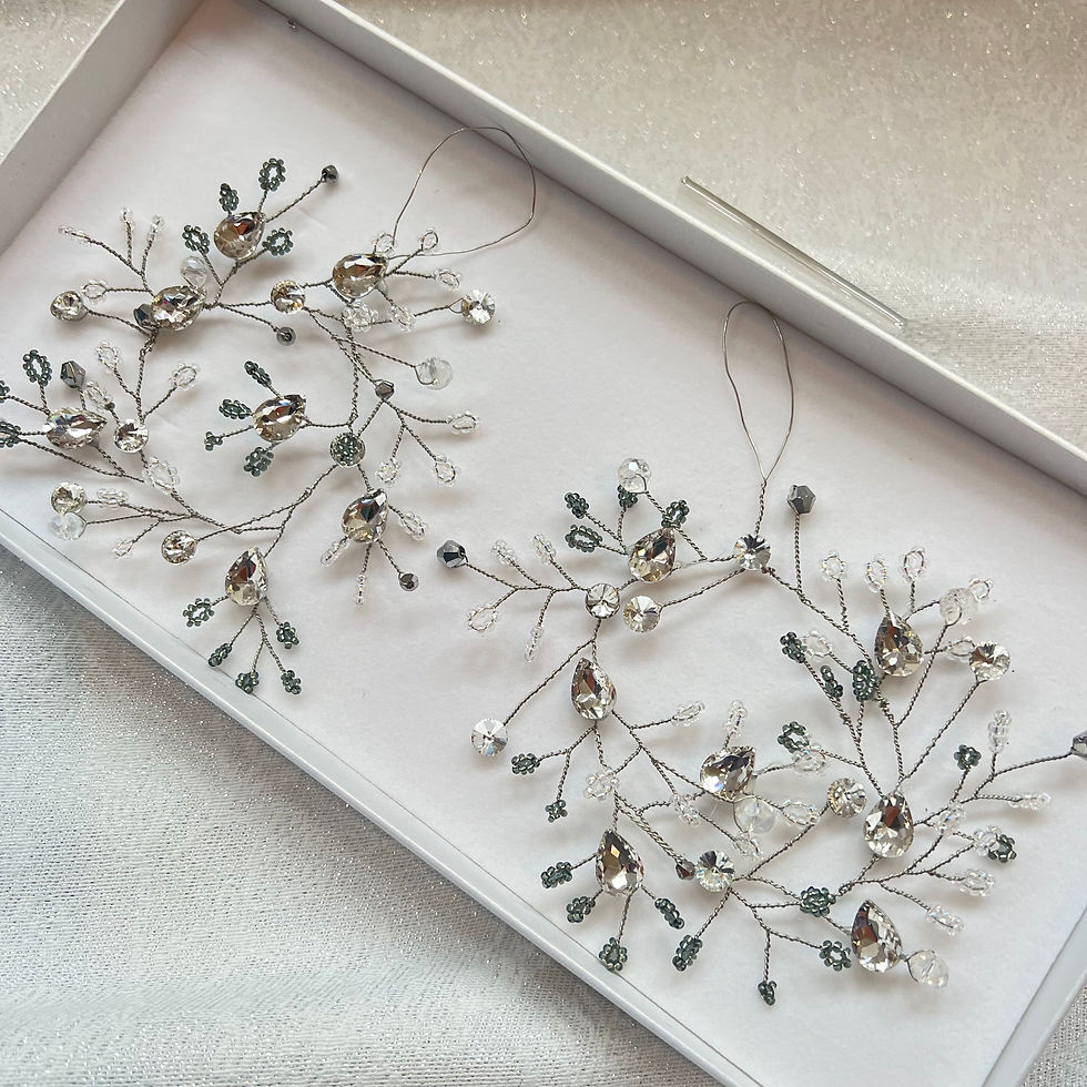 Thumbnail: Silver crystal wreath 