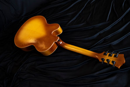 Traditional Archtop Jazz 16 - Spruce & Maple
