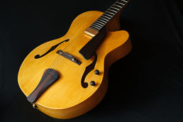 Traditional Archtop Jazz 16 - Spruce & Maple
