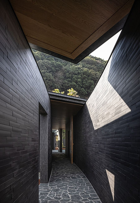 自然に溶け込む上質な別荘建築|A refined villa residence blending into the natural landscape|淡路島