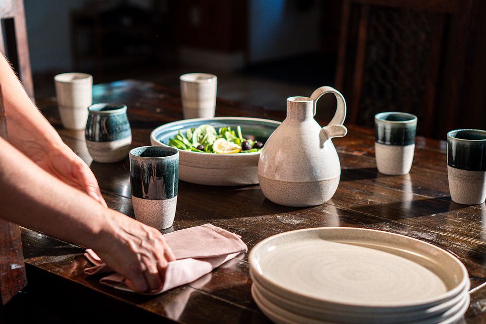 Vaisselle artisanale fait main en céramique, Collections Océan et Glacier création Baraque à Pots Atelier de Poterie .
