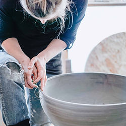 Luminaire artisanal sur mesure. Service de conception et réalisation par Baraque à Pots-Atelier de Poterie