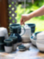 Vaisselle artisanale fait main en céramique, Collections Océan et Glacier création Baraque à Pots Atelier de Poterie .