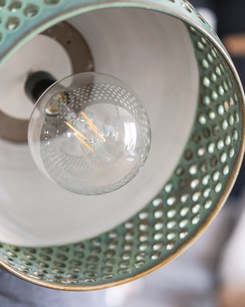 Luminaire artisanal sur mesure fait main en céramique, création Barque à Pots-Atelier de poterie.