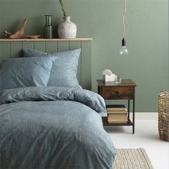 Thumbnail: Donkergroene dekbedovertrek op bed