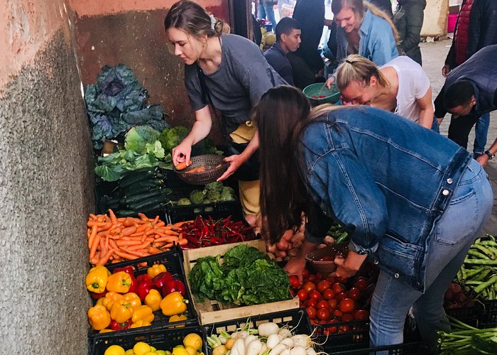 people shopping for moroccan tagine cooking class