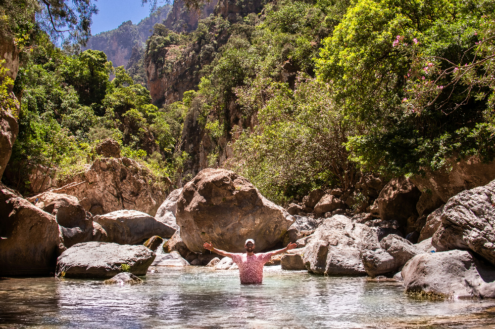 man swimming in a small lake in meddle atlas khenifra
