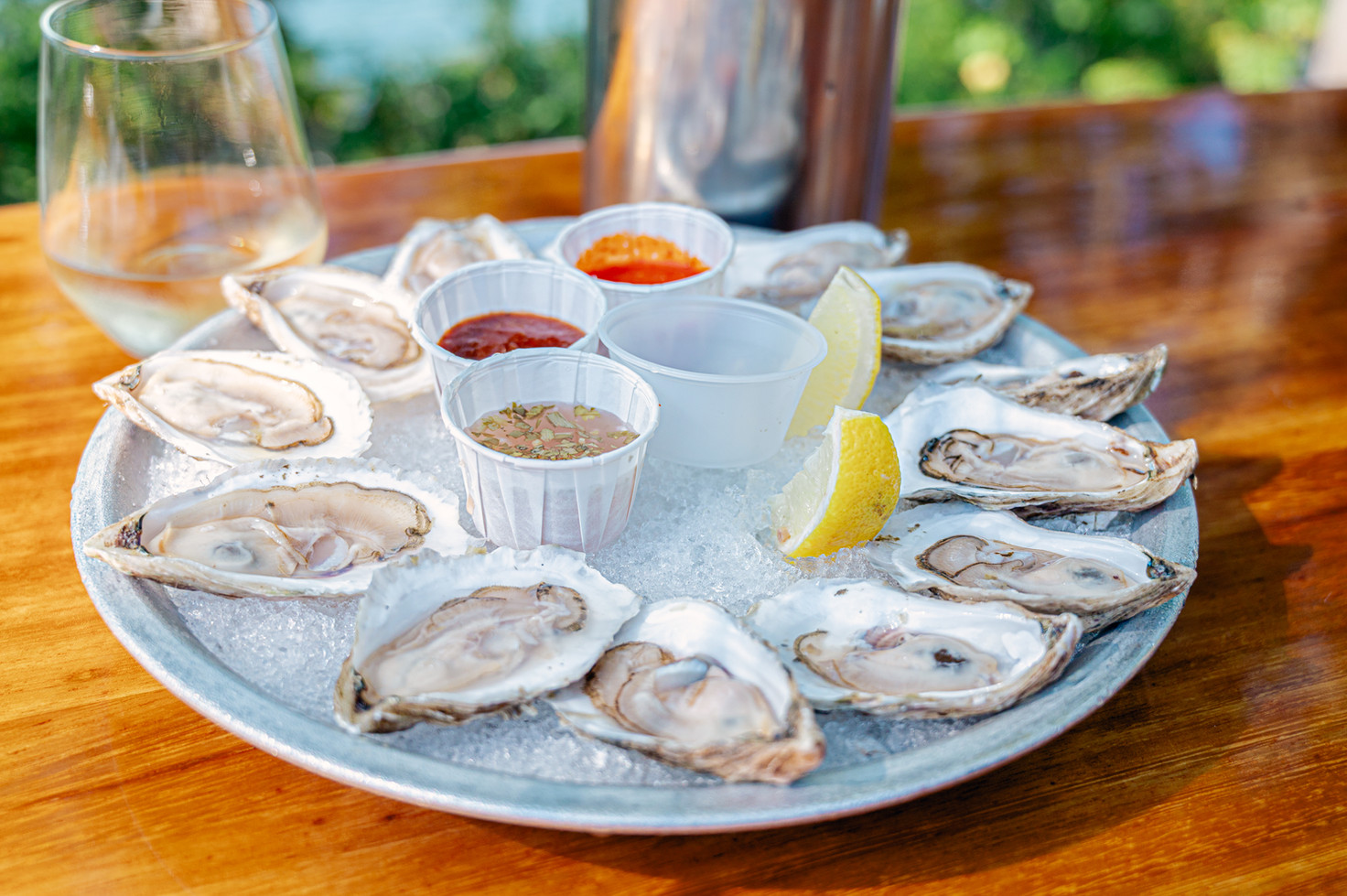 Fresh oysters served outdoors at Abel’s Lobster Pound in Bar Harbor. Photographed by Nina Bashaw.A scenic coastal drive to Bar Harbor Maine and an unforgettable dining experience at Abel’s Lobster Pound through the lens of traveling food and branding photographer Nina Bashaw