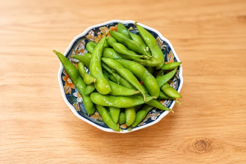 小鉢に盛られた枝豆