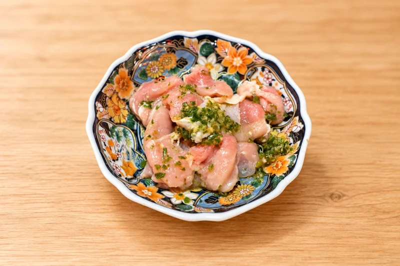 辛い味付けの鶏もも肉