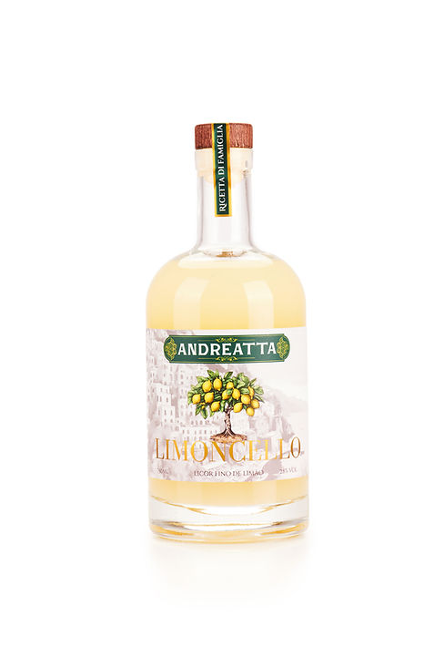 Garrafa de Andreatta Limoncello em fundo branco