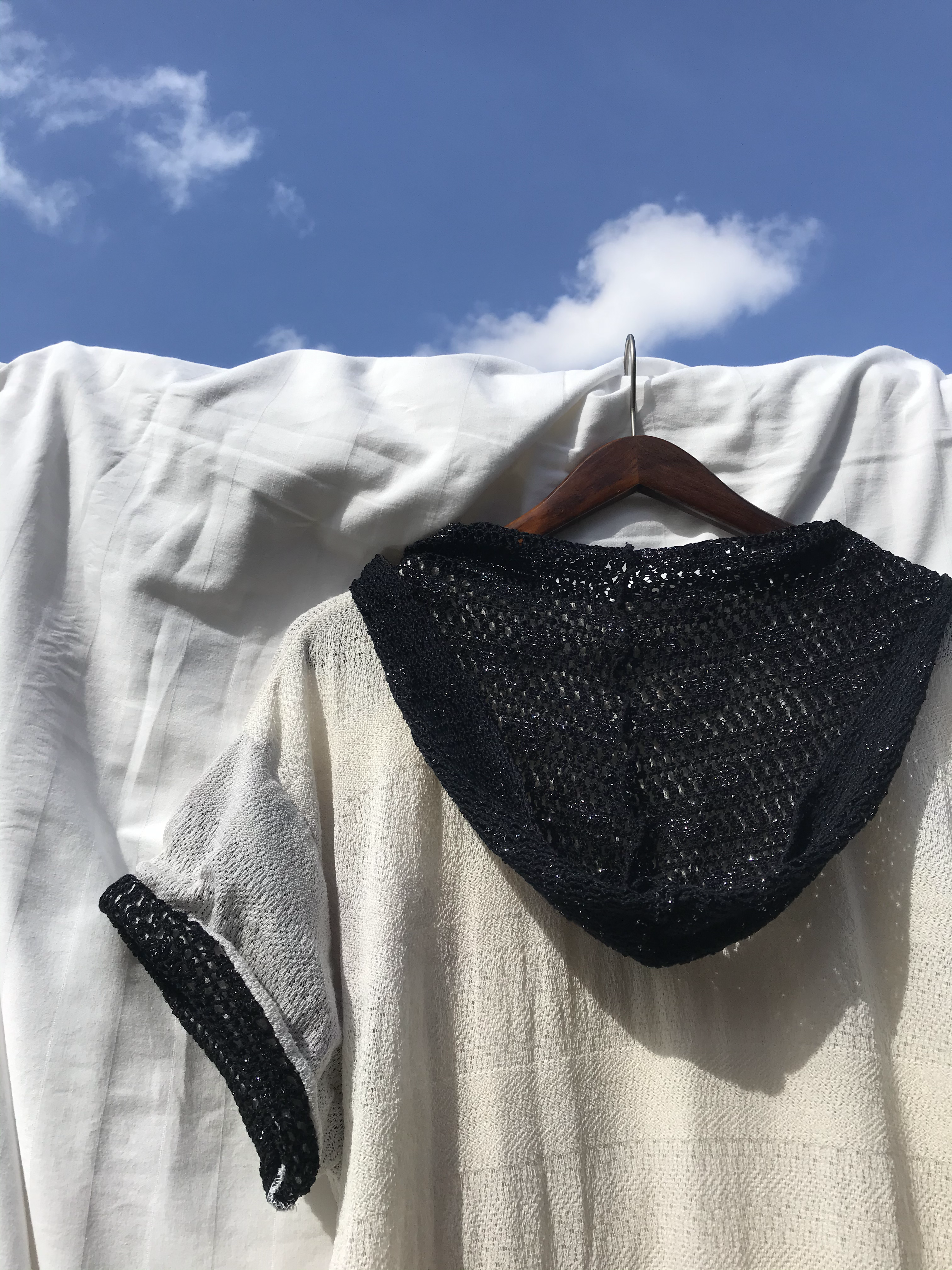 REGULAR FIT HOODIE T-SHIRT