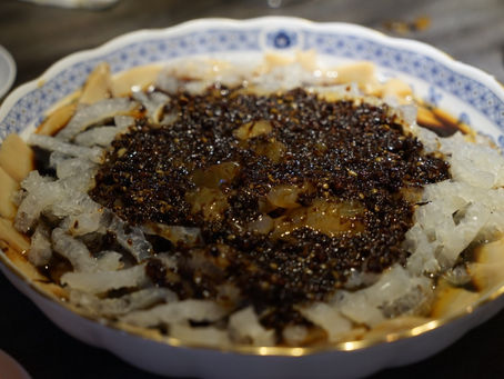 Jelly fish, pork skin and vegan abalone with spicy sauce 麻辣海蜇頭豬皮素鮑片