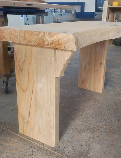 Mobile bagno grezzo con gambe e sotto mensola estetica