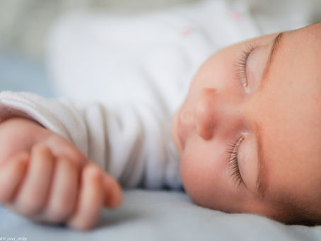 How to photograph your newborn baby at home 