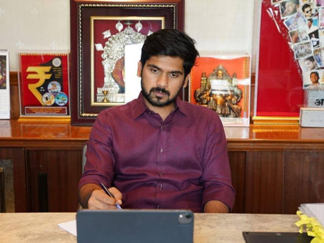 कोरोना प्रतिबंधात्मक उपयोजना आणि लसीकरण संदर्भात महानगरपालिका अधिकाऱ्यांसोबत आढावा बैठक घेतली. 