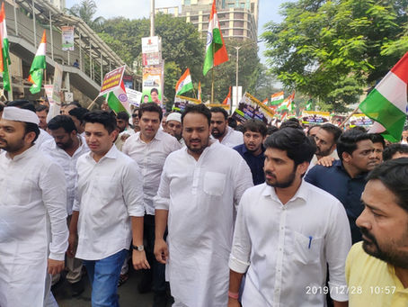 महाराष्ट्र प्रदेश काँग्रेस तर्फे मुंबई येथे आयोजित ‘भारत बचाओ - संविधान फ्लॅग मार्चमध्ये सहभाग घेतला