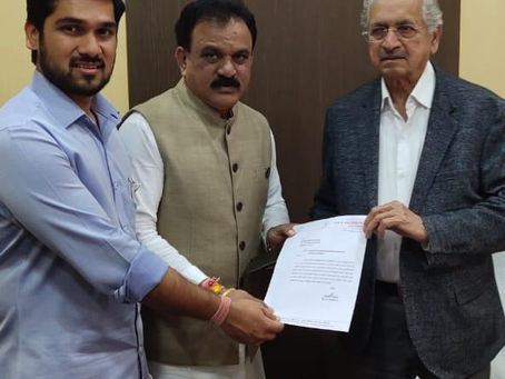 नागपूर येथे उद्योग व परिवहन मंत्री मा. सुभाष देसाई यांच्याशी एस. टी. महामंडळाच्या पासची ...........