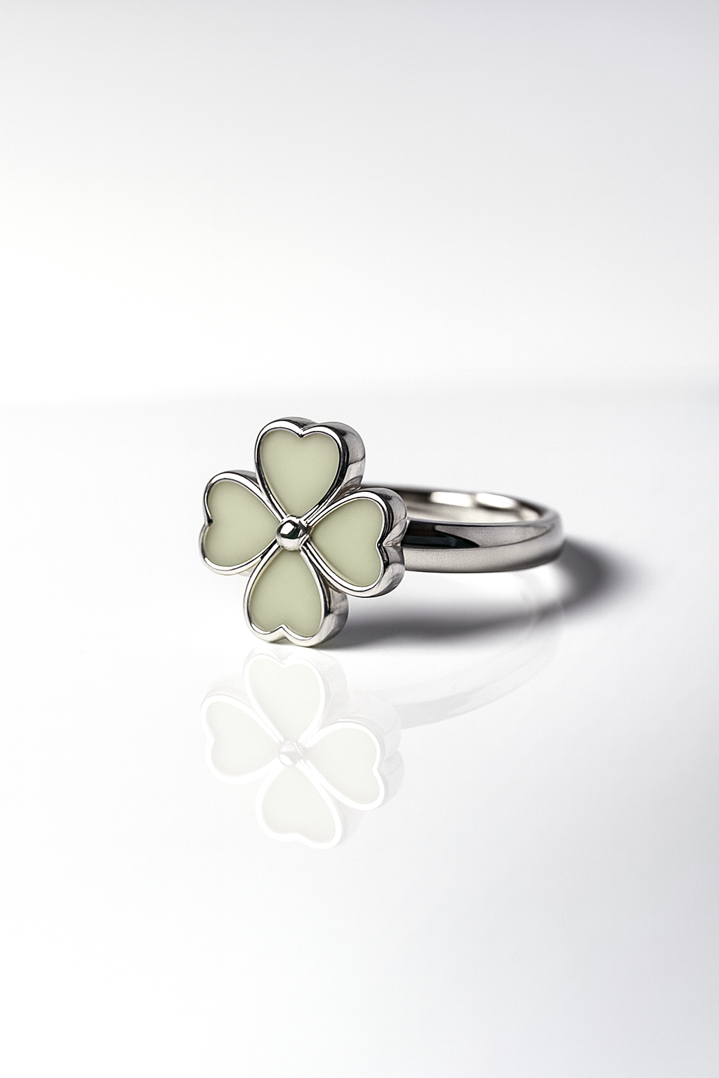 Lucky charm - טבעת תלתן