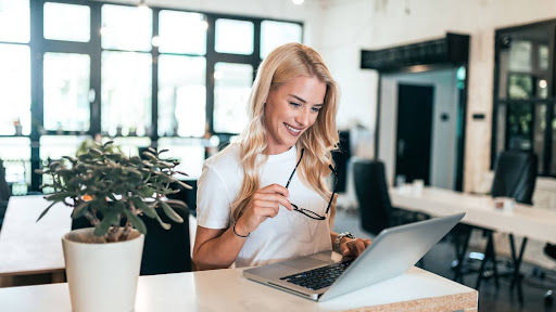 Person thriving in work life after reducing alcohol