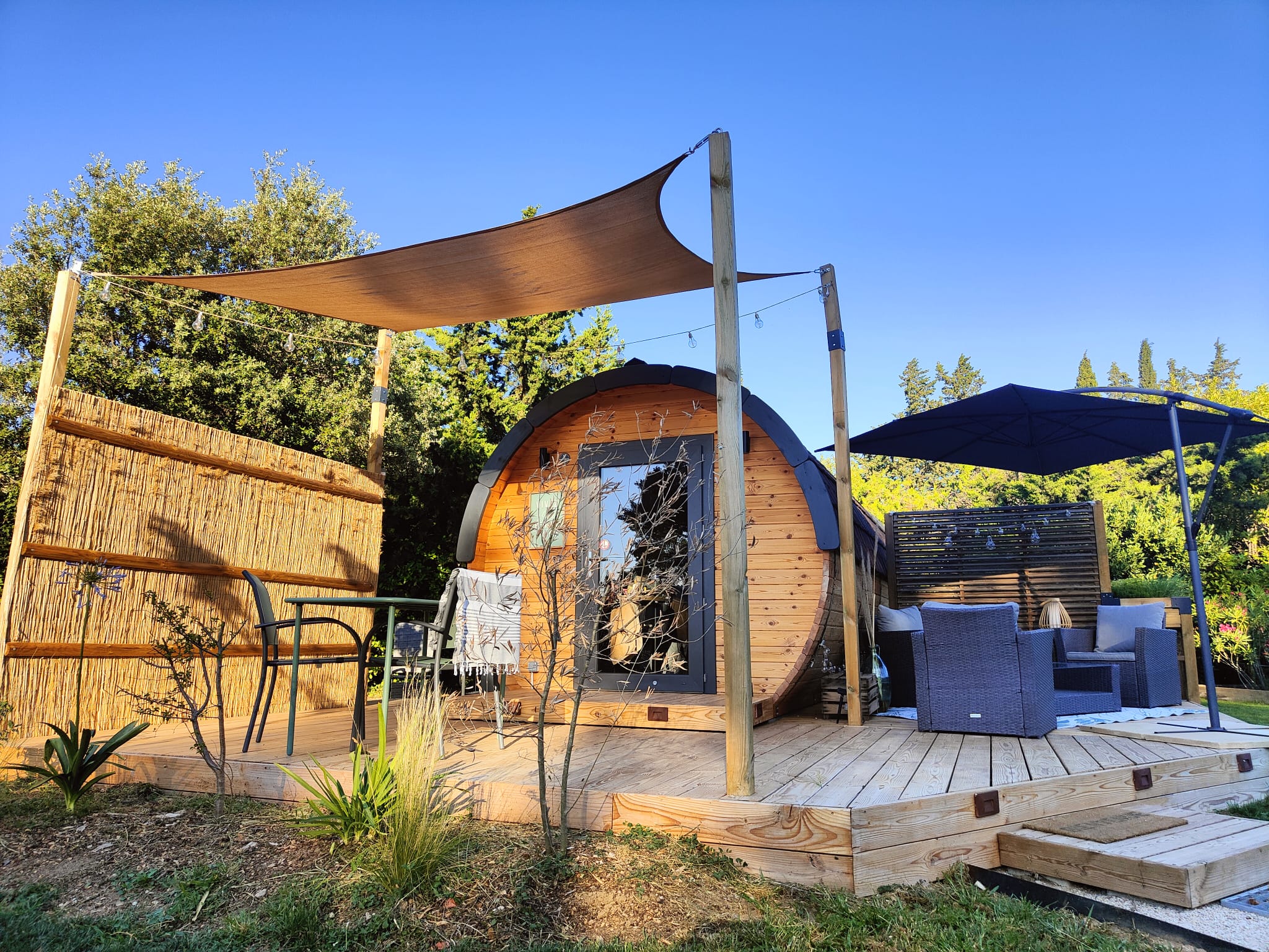 GÎTE INSOLITE EN PROVENCE · Jonquières, Vaucluse à Jonquières — vue intérieure