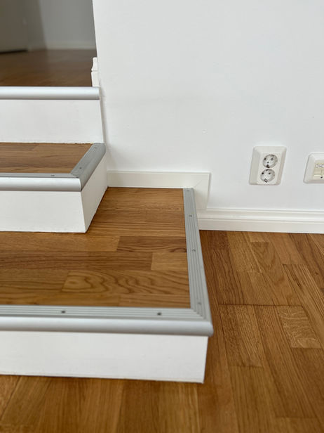 Askelkulmalistat portaikossa