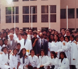 Foto 1ra Promo UPAO año 1996.jpg