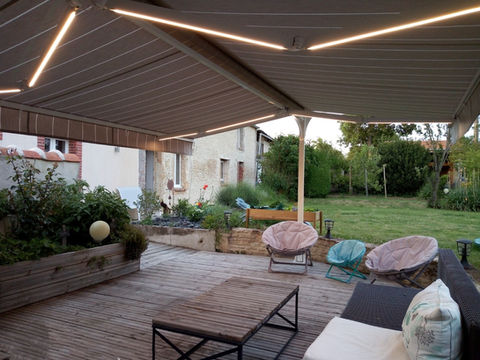 Store banne double pente leds.jpeg