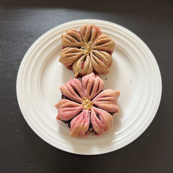 Jujube Filled Peach Blossom Pastry